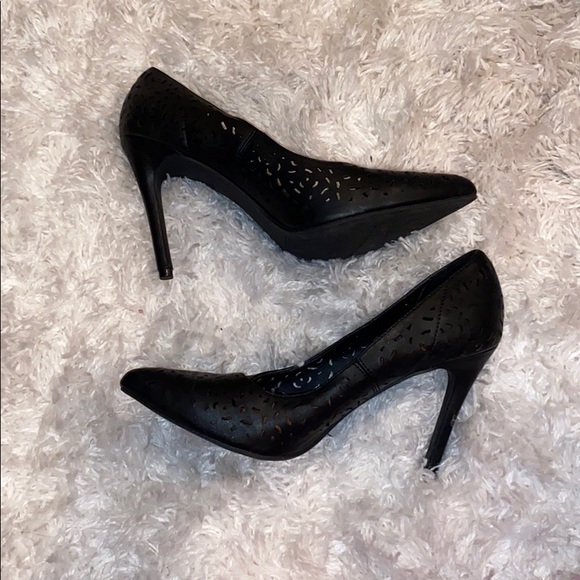 Cut Out Pointed Toe Stiletto - Picture 2 of 5